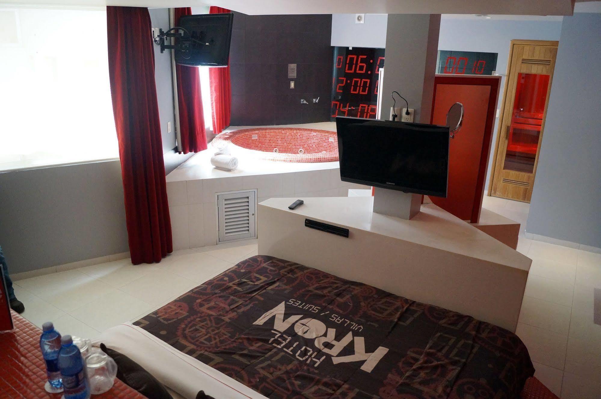 Love Hotel Kron Mexico Extérieur photo